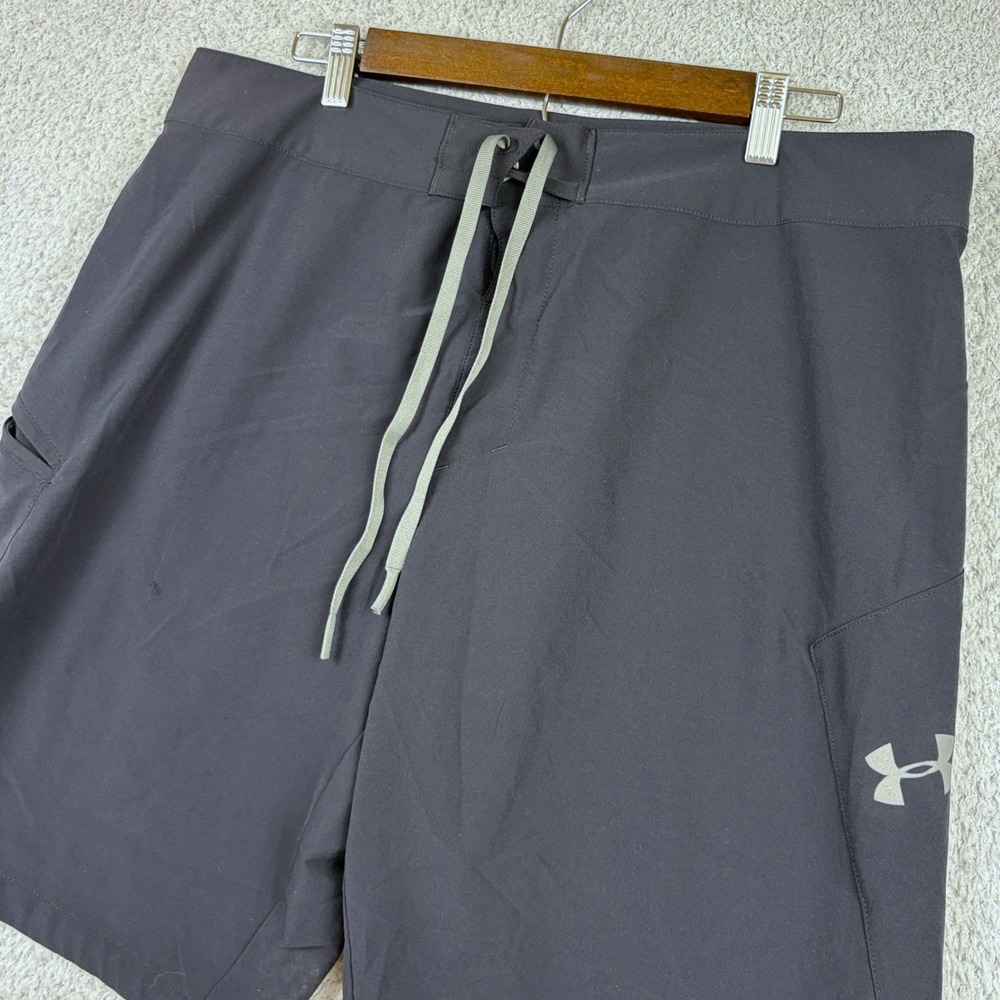 Under Armour Board Shorts Mens 36 Black Drawstring Zippered Pocket Athletic Surf